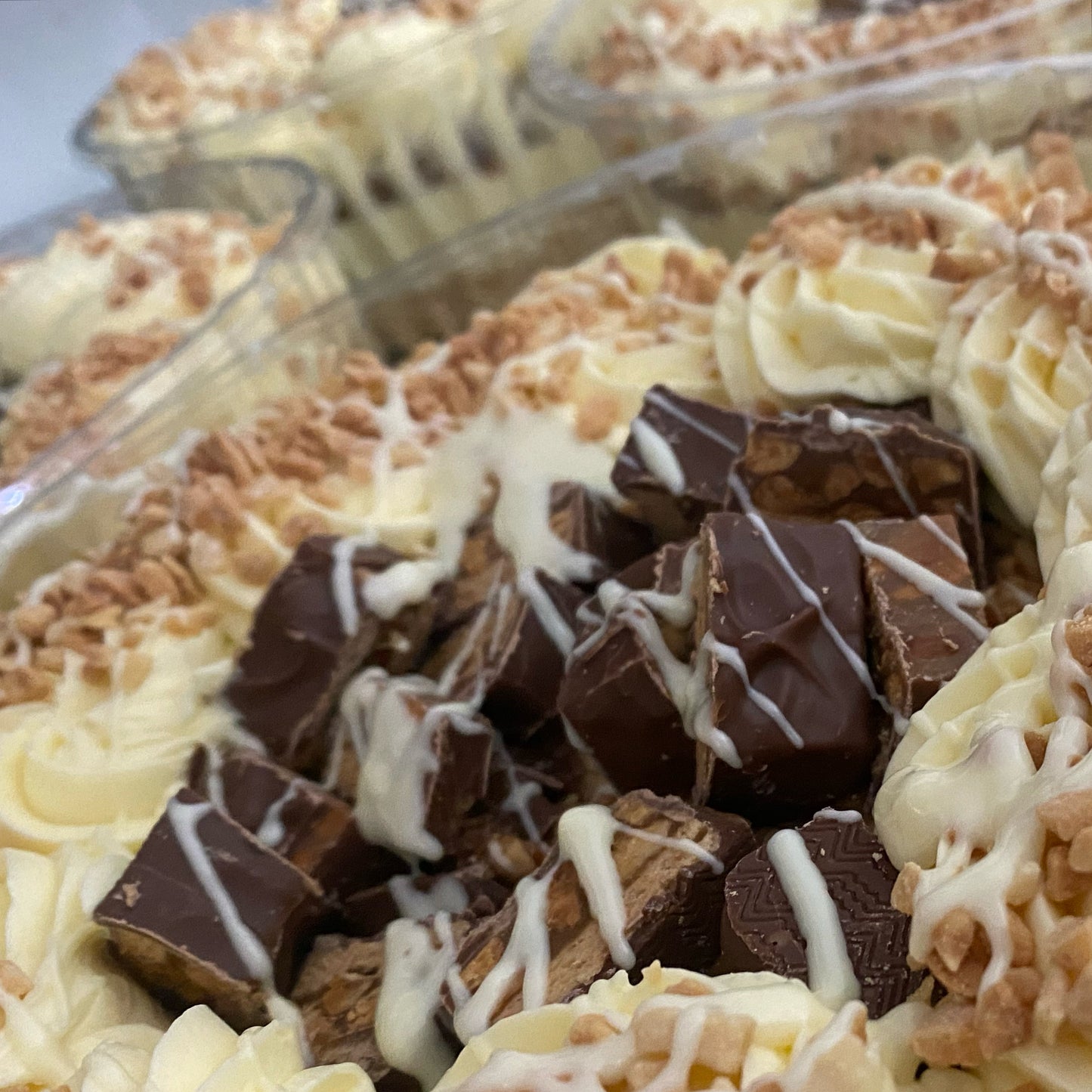 White chocolate x snickers cheesecakes