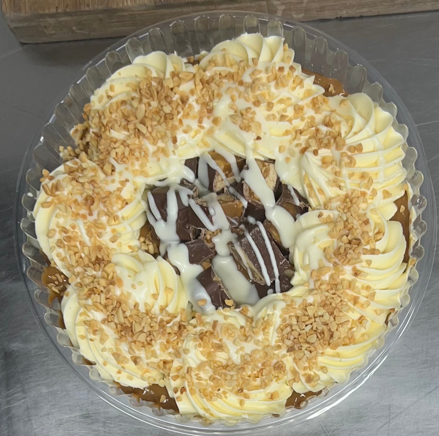 White chocolate x snickers cheesecakes