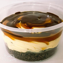 Load image into Gallery viewer, Crunchie bar cheesecakes - Made by Mama&#39;s Desserts